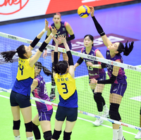 [포토]흥국생명 김연경, 더 높게!