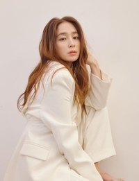 이민정, 출산 50일 맞아? ‘부기 제로’ 화보로 미모 과시