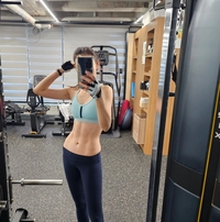 얼굴 가려도 한혜진, ‘명품 11자 복근’ 위해 설 연휴에도 운동 삼매경