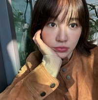 윤은혜, ‘연예계 동안 외모’ 계보 잇는 러블리 비주얼