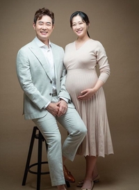 조충현♥김민정, 둘째 임신 발표…“올 여름 함께 만나요”