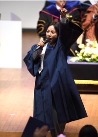 [포토] 이효리 ‘졸업식장을 열광의 도가니로’