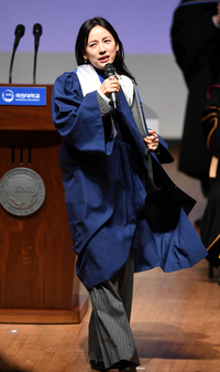 [포토] 이효리, 국민대 졸업식 축사 후 축하공연