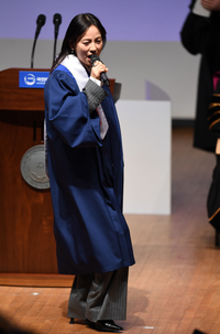 [포토] 이효리 ‘동문 국민대 졸업식장서 축하 공연’