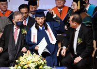 [포토] 학사모 쓴 이효리 ‘졸업식 축사 왔어요’