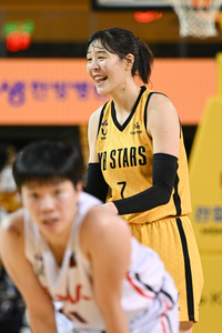 박지수 더블더블, 국민은행 BNK 꺾고 정규리그 우승 조기 확정