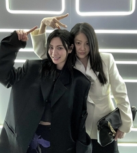 고현정 X 나나, ‘마스크 걸’ 모미들의 시크하지만 밝은 미소