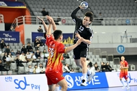 SK, 상무에 29-25로 승리…8연승으로 1위 재탈환 [핸드볼H리그]