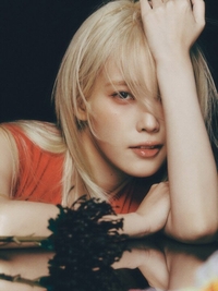 돌아온 금발의 ‘국힙원톱’ 아이유, 차트 줄세우기 시동[SS스타]