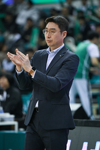 박지수 공백 속에 패한 국민은행 김완수 감독 “지수 없이 치른 경기 치고 잘했다” [SS경기브리핑]