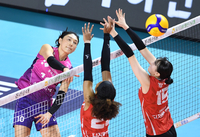 [포토]맹공 퍼붓는 흥국생명 김연경