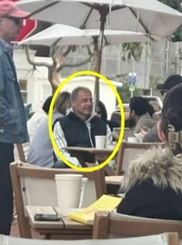 ‘위약금 100억’ 클린스만, 근황 포착…미국 카페서 여전히 해맑은 모습