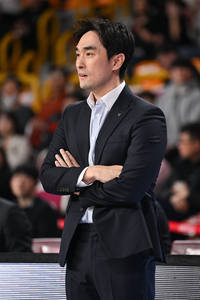 4연패 탈출 도전 신한은행 구나단 감독 “구슬 손가락 부상, 테이핑하고 뛴다” [SS경기브리핑]