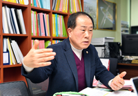 [맨발人] 김용호 서울시의원 “올해 서울 시내 3곳에 맨발걷기길 조성해 시민 건강 챙기겠다”