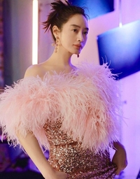 김혜수, 대선배 김해숙→김완선 커피차에 후배美 뿜뿜 손하트