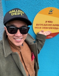 ‘미대오빠’ 구준엽, 본업 매력 발산…용산구 서빙고에 벽화작업
