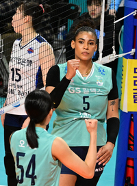 실바 파워로 고비 넘긴 GS칼텍스, IBK 잡고 기사회생…정관장과 5점 차 봄배구 희망 ‘ing’