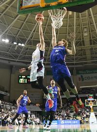 [포토]한국 오재현, 과감한 레이업슛