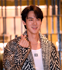 [포토] 배우 유연석 ‘밝은 미소의 하트’