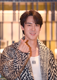 [포토] 배우 유연석 ‘하트 발사’