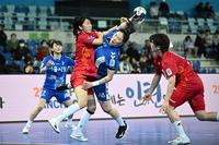 ‘펄펄’ 난 우빛나 구속 89㎞ 대포알 슛 쐈다…서울, 인천에 1점 차 승리 [핸드볼H리그]