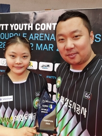 15세 ‘탁구 신성’ 유예린, 조언래 코치와 호흡 ‘쑥쑥’ 큰다...U-17, U-19부 연속 우승 [WTT 유스 컨텐더]