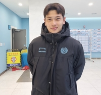 황선홍 감독과 AG ‘금메달’ 따낸 황재원 “성인대표팀? 팀에서 묵묵히 한다면, 언젠가 기회올 것”[현장인터뷰]