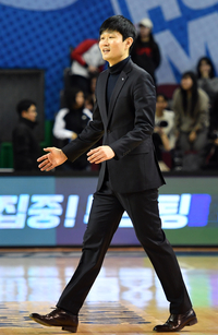 [포토]‘81-75 삼성전 승리 자축’강혁 감독