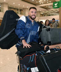 [포토]환한 표정으로 입국하는 NC 다니엘 카스타노