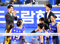 [포토]‘두손모아 선전을 빌어요’ 이제훈