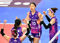 [포토]‘장난스런 김연경, 매치포인트 따냈다!’