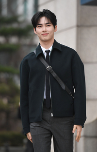 [포토] 제로베이스원 성한빈 ‘후광이 느껴지는 입장’