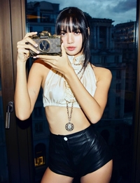 블핑 리사, 또 예비 며느리 행보? 남친家 루이비통 풀착장 화보 눈길