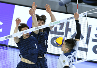 [포토]우리카드 잇세이, 공이 얼굴에...