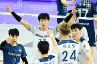 우리카드, 대한항공 완파하며 1점 차 추격…한 경기 덜 치러 역전 우승 ‘희망적’