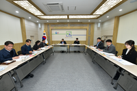 [포토]이병선 속초시장, 민선8기 공약 지연사업 추진대책 토론회 참석