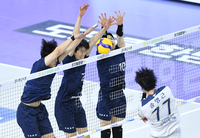 [포토]송명근의 공격을 블로킹하는 김민재(대한항공-우리카드)