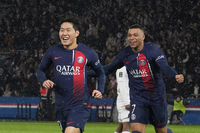 쿠보 앞에서 환상 ‘킬러 패스’ 어시스트 이강인, PSG 8강행 견인…후반전만 뛰고도 뎀벨레-바르콜라보다 평점 높아