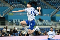 여자핸드볼, 만년 하위팀 경남은 어떻게 7위에서 2위까지 올라왔나 [원성윤의 피봇플레이]