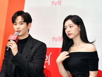 [포토]‘눈물의 여왕’ 두주인공 김수현과 김지원