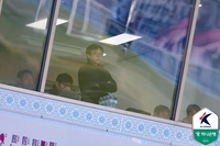 발표 전날까지 K리그 관전…임시 ‘부담’ 황선홍 감독, ‘뉴 페이스’ 발탁으로 분위기 전환하나