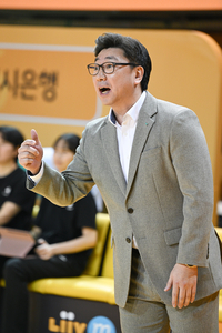 반격 노리는 하나원큐 김도완 감독 “허예은 막아보려고 한다” [PO2차전 브리핑]