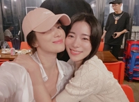 송혜교, 후배 챙기기 1등 “브라보, 임지연” 의리의 커피차