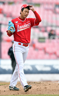 [포토]‘두번째 투수로 나선’ 김광현