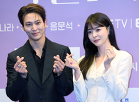 [포토]‘야한 사진관’에서 호흡 맞추는 주원-권나라