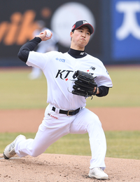[포토]KT 엄상백, SSG와 시범경기 선발 등판
