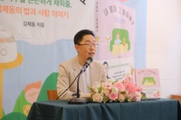 100만 작가 눈앞 김제동 “방송도, 유튜브도 좋지만 이야기 나눌 수 있는 책이 좋아” [SS현장]