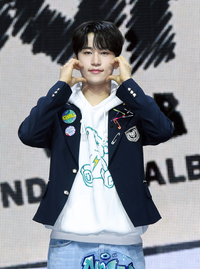 [포토]루네이트 준우, 사랑스런 하트