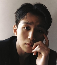 용인 삼성생명, 배우 오승훈 하프타임 선물 증정