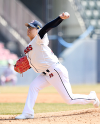 [포토]시범경기 등판한 두산 이병헌